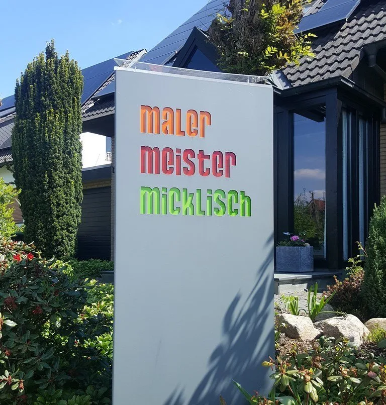 Maler Meister Micklisch bei der Arbeit
